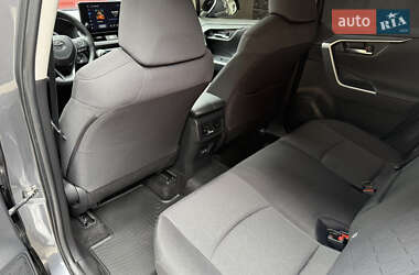 Внедорожник / Кроссовер Toyota RAV4 2023 в 
