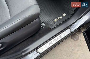Внедорожник / Кроссовер Toyota RAV4 2023 в 