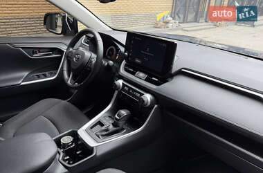 Внедорожник / Кроссовер Toyota RAV4 2023 в 