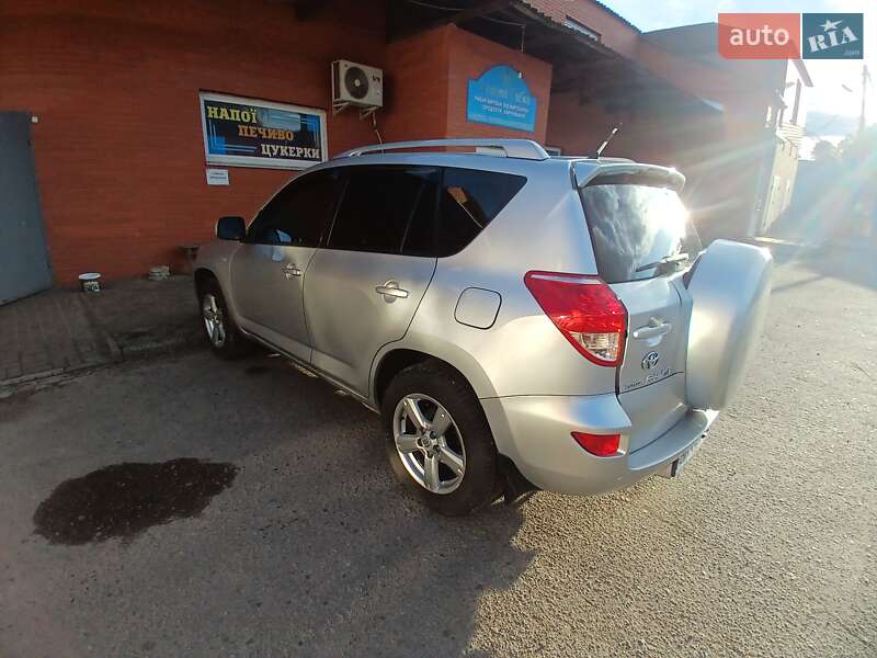 Позашляховик / Кросовер Toyota RAV4 2007 в Ромнах