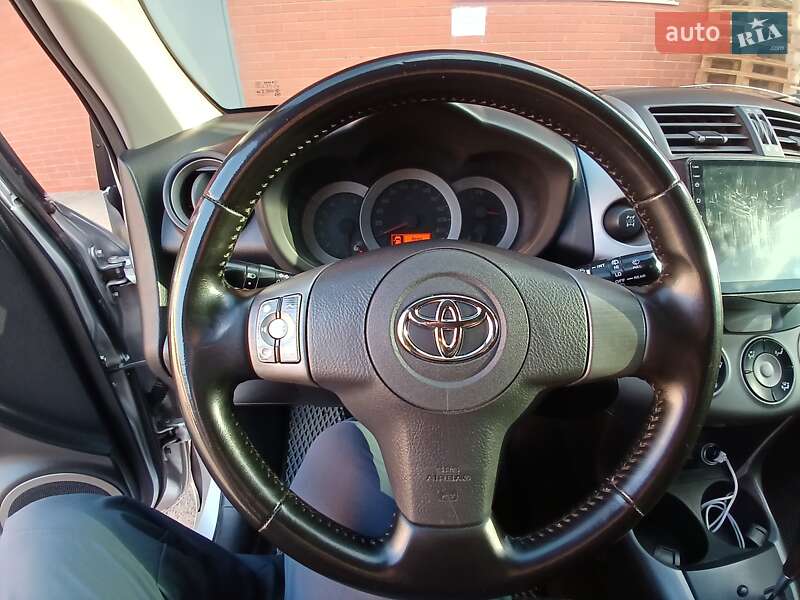 Позашляховик / Кросовер Toyota RAV4 2007 в Ромнах