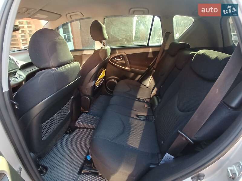 Позашляховик / Кросовер Toyota RAV4 2007 в Ромнах