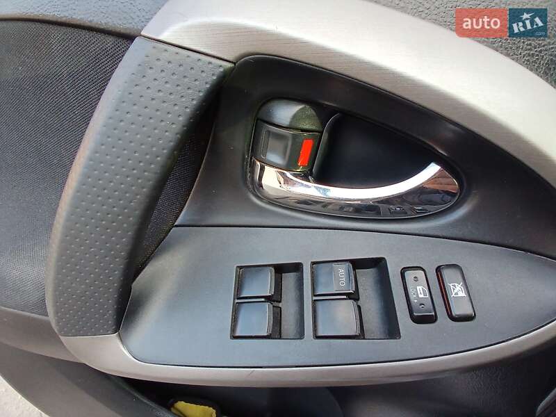 Позашляховик / Кросовер Toyota RAV4 2007 в Ромнах