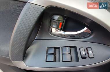 Позашляховик / Кросовер Toyota RAV4 2007 в 