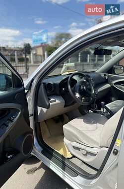 Внедорожник / Кроссовер Toyota RAV4 2011 в 