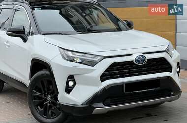 Позашляховик / Кросовер Toyota RAV4 2023 в 