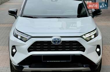 Позашляховик / Кросовер Toyota RAV4 2023 в 