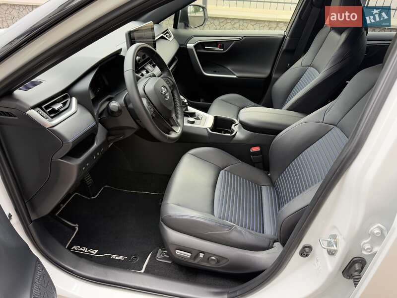 Внедорожник / Кроссовер Toyota RAV4 2023 в Белой Церкви