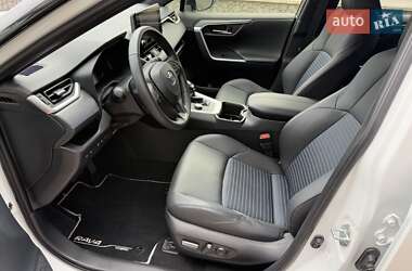 Позашляховик / Кросовер Toyota RAV4 2023 в 