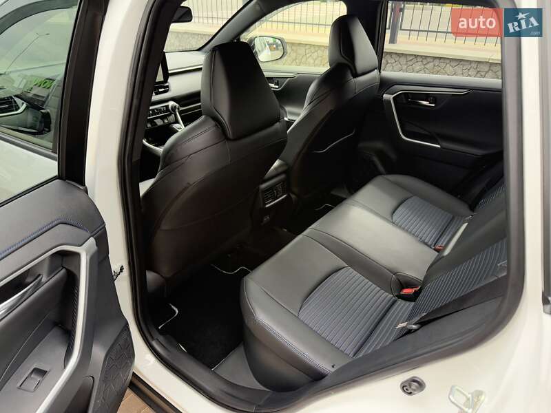 Внедорожник / Кроссовер Toyota RAV4 2023 в Белой Церкви