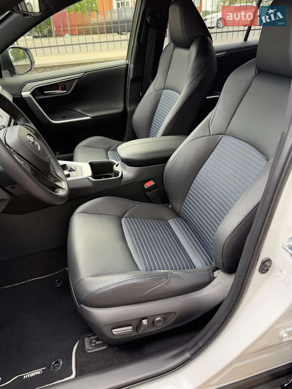 Внедорожник / Кроссовер Toyota RAV4 2023 в Белой Церкви