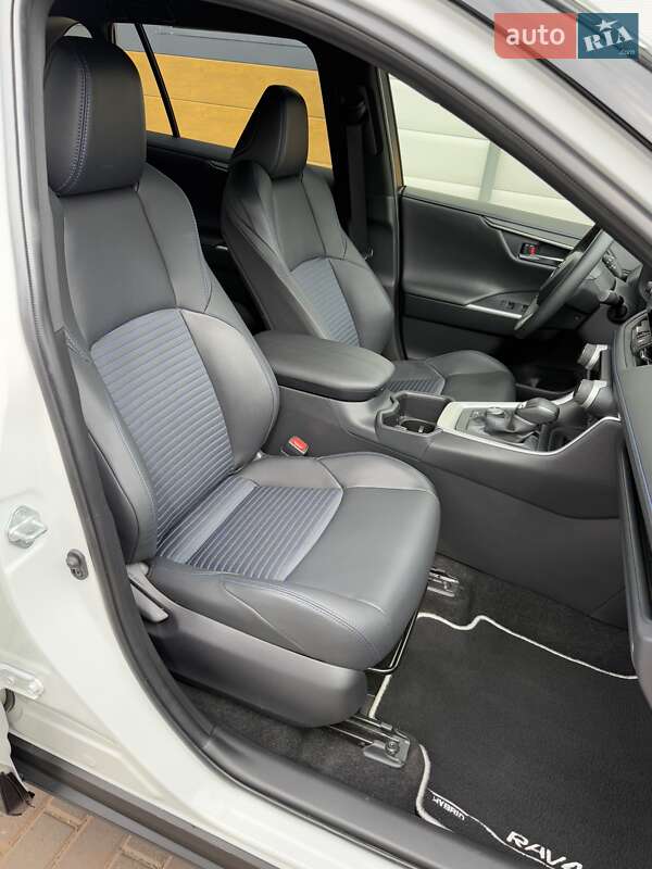 Внедорожник / Кроссовер Toyota RAV4 2023 в Белой Церкви