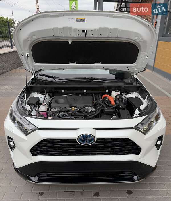Внедорожник / Кроссовер Toyota RAV4 2023 в Белой Церкви