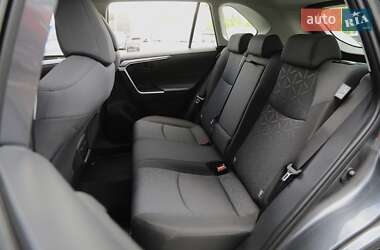 Позашляховик / Кросовер Toyota RAV4 2020 в 