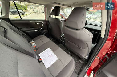Позашляховик / Кросовер Toyota RAV4 2022 в 