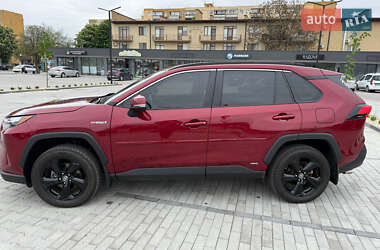 Позашляховик / Кросовер Toyota RAV4 2022 в 