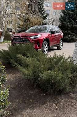 Позашляховик / Кросовер Toyota RAV4 2021 в 
