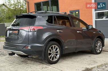 Внедорожник / Кроссовер Toyota RAV4 2017 в 