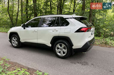 Позашляховик / Кросовер Toyota RAV4 2019 в 