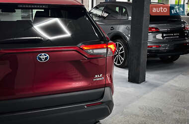 Позашляховик / Кросовер Toyota RAV4 2022 в 