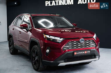 Позашляховик / Кросовер Toyota RAV4 2022 в 