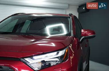 Позашляховик / Кросовер Toyota RAV4 2022 в 