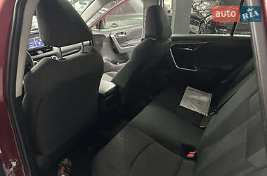Позашляховик / Кросовер Toyota RAV4 2022 в 