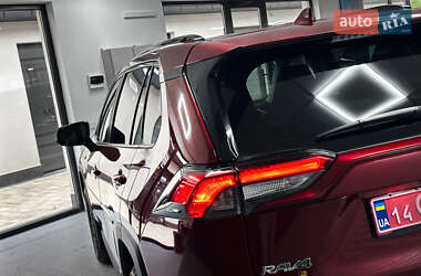 Позашляховик / Кросовер Toyota RAV4 2022 в 