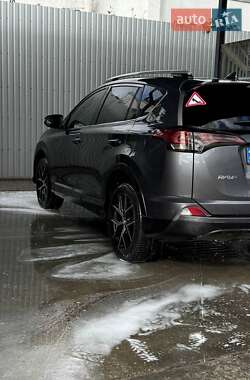 Позашляховик / Кросовер Toyota RAV4 2016 в Харкові
