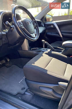 Позашляховик / Кросовер Toyota RAV4 2016 в 