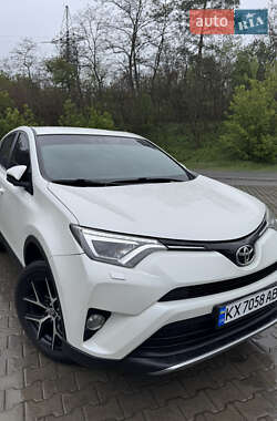 Внедорожник / Кроссовер Toyota RAV4 2017 в Харькове