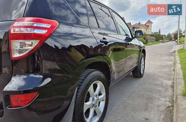 Позашляховик / Кросовер Toyota RAV4 2010 в 