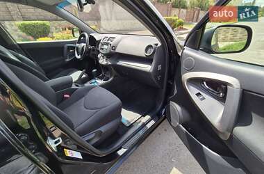 Позашляховик / Кросовер Toyota RAV4 2010 в 
