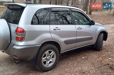 Внедорожник / Кроссовер Toyota RAV4 2005 в 