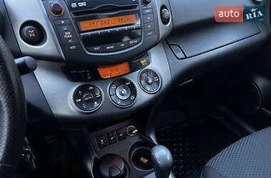 Позашляховик / Кросовер Toyota RAV4 2010 в 