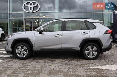 Позашляховик / Кросовер Toyota RAV4 2023 в 