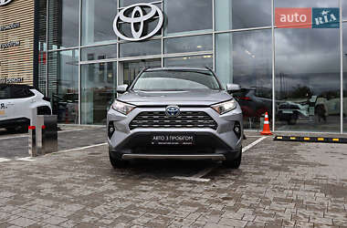 Позашляховик / Кросовер Toyota RAV4 2023 в 