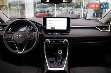 Позашляховик / Кросовер Toyota RAV4 2023 в 