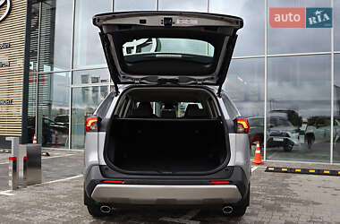 Позашляховик / Кросовер Toyota RAV4 2023 в 