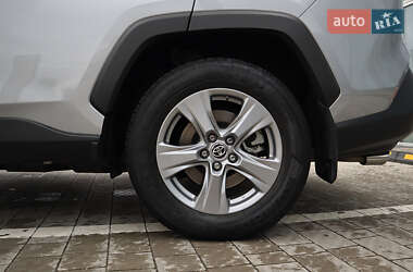 Позашляховик / Кросовер Toyota RAV4 2023 в 