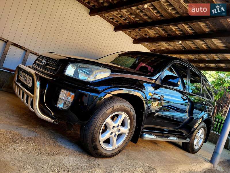 Внедорожник / Кроссовер Toyota RAV4 2002 в 
