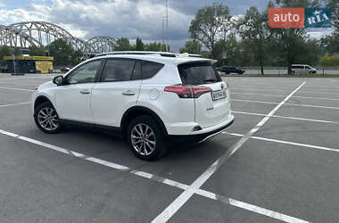 Позашляховик / Кросовер Toyota RAV4 2016 в 