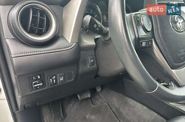 Позашляховик / Кросовер Toyota RAV4 2016 в 