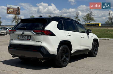 Внедорожник / Кроссовер Toyota RAV4 2020 в 