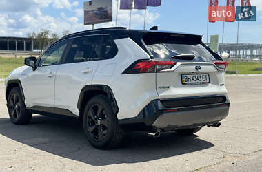 Внедорожник / Кроссовер Toyota RAV4 2020 в 