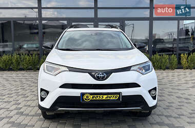 Позашляховик / Кросовер Toyota RAV4 2018 в 