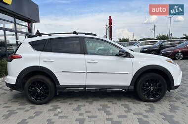 Позашляховик / Кросовер Toyota RAV4 2018 в 