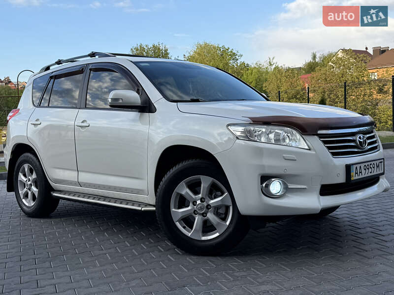 Позашляховик / Кросовер Toyota RAV4 2011 в 