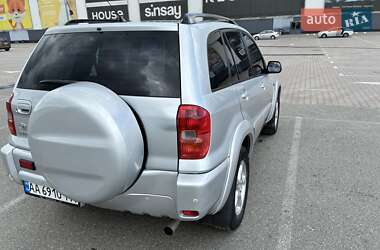 Внедорожник / Кроссовер Toyota RAV4 2003 в 