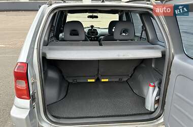 Внедорожник / Кроссовер Toyota RAV4 2003 в 